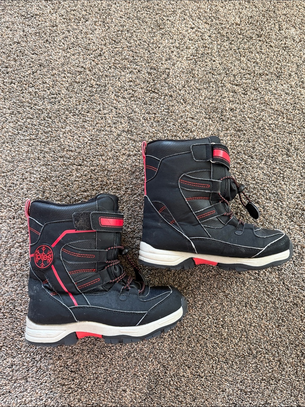 totes Kids Black and Red Snow Boots with White Soles